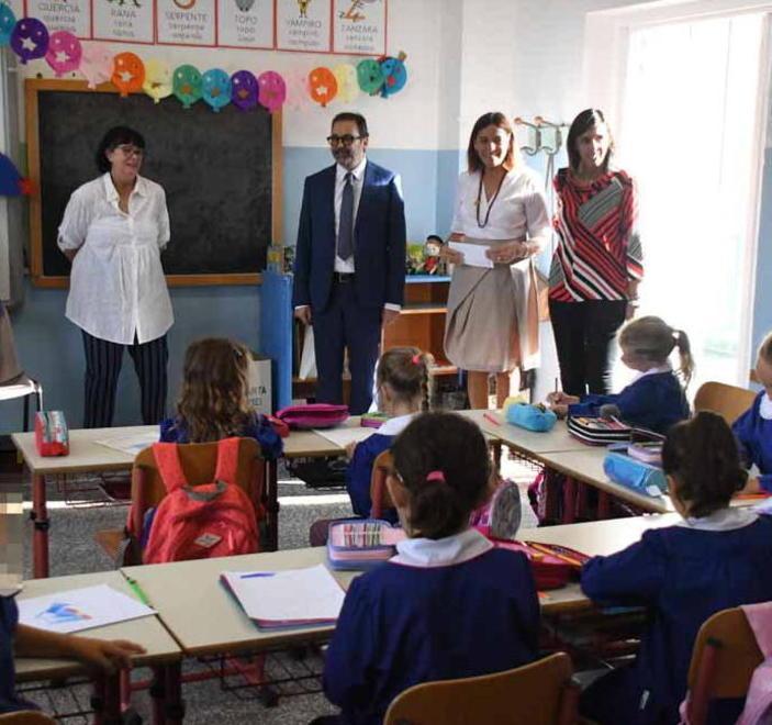 Bella, pulita e imbiancata: ecco la “nuova” scuola Fucini 