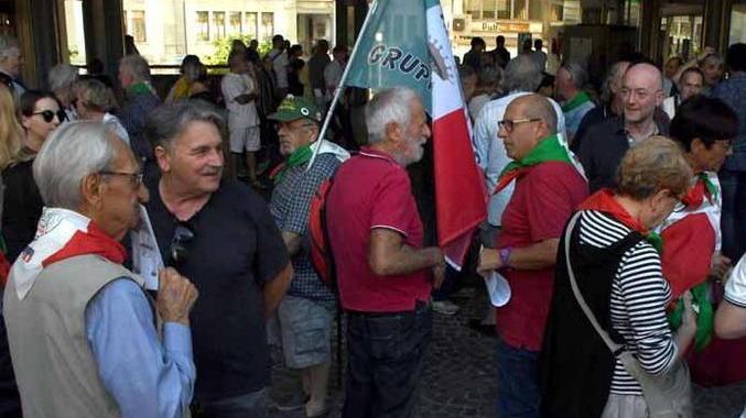 In cinquecento a cantare “Bella Ciao”: l’antifascismo massese torna in piazza