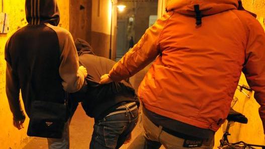 Ragazzo picchiato in centro la polizia indaga sull’accaduto