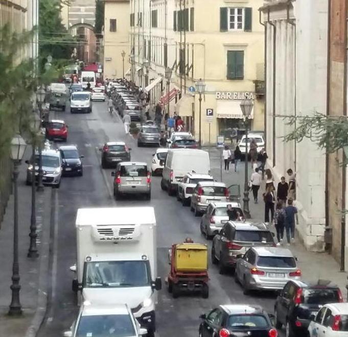 Con l’inizio della scuola ritorna la sosta selvaggia 