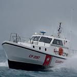 Pescatore cade in mare: disperso la barca è finita contro uno yacht