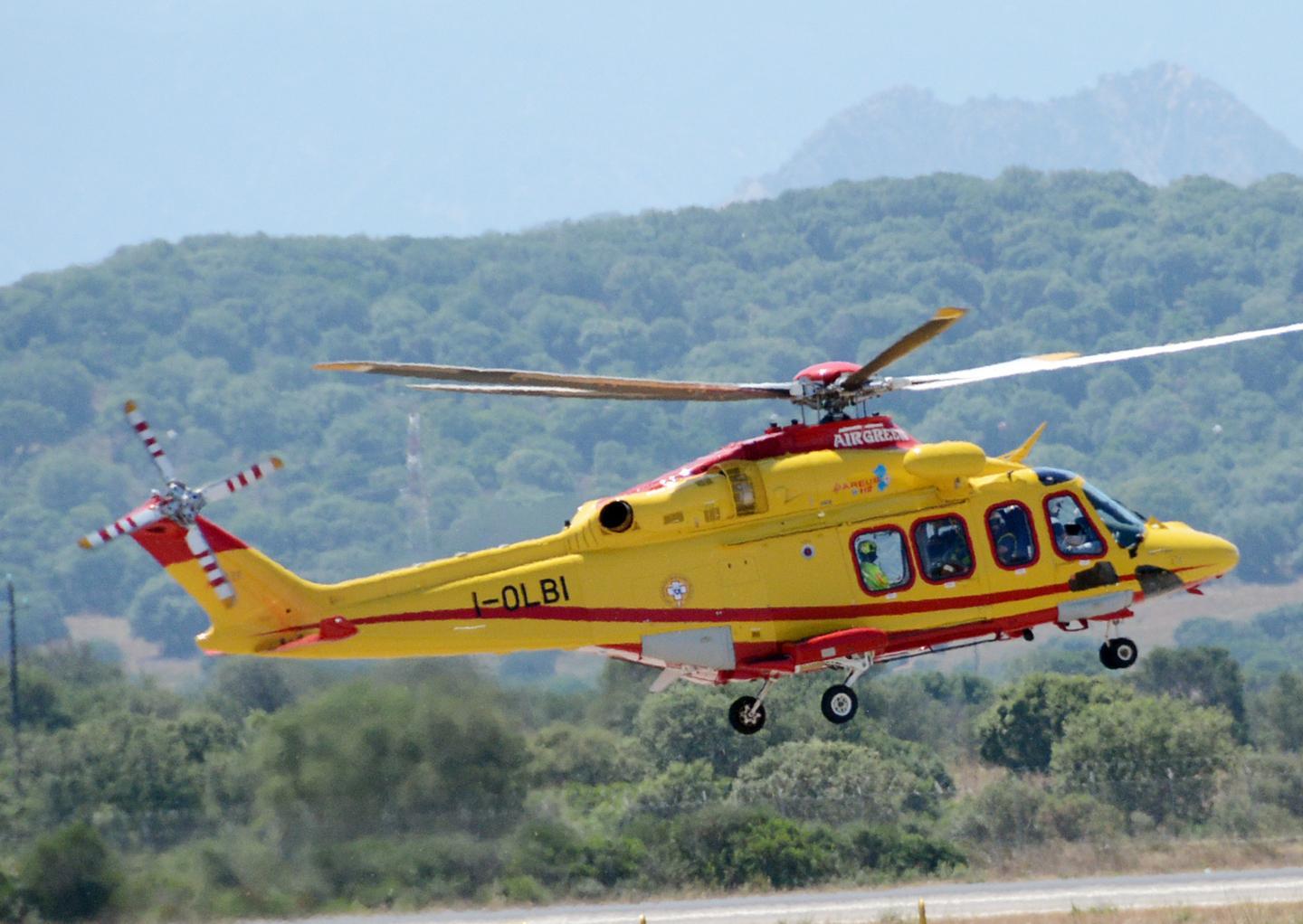 Si schianta contro un camion, motociclista in rianimazione