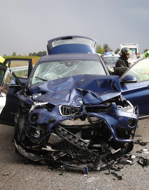Frontale tra auto Due persone ferite e Adriatica in tilt 
