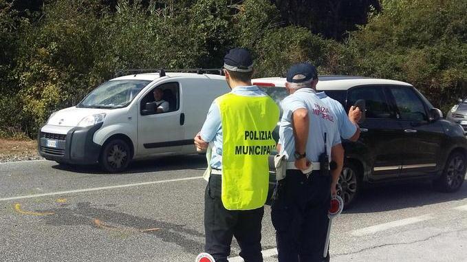 Scontro auto-moto sull’Aurelia: gravissimo