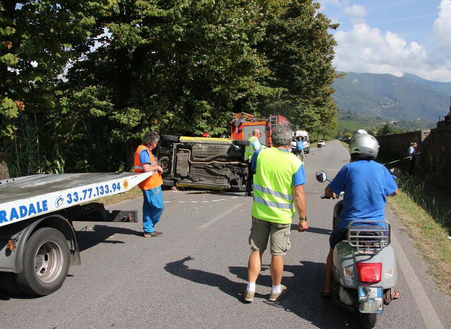 Schianto sulla Provinciale, grave ventisettenne 