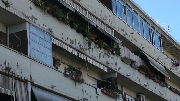 Il quartiere Lenci cade a pezzi ma i lavori slittano