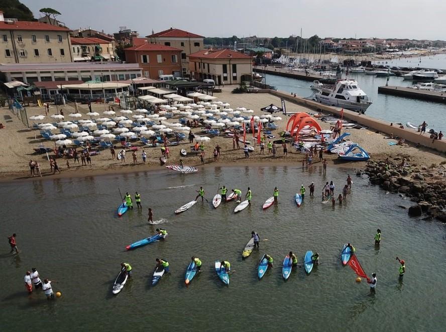 Quattro chilometri tra le boe in piedi sul sup 
