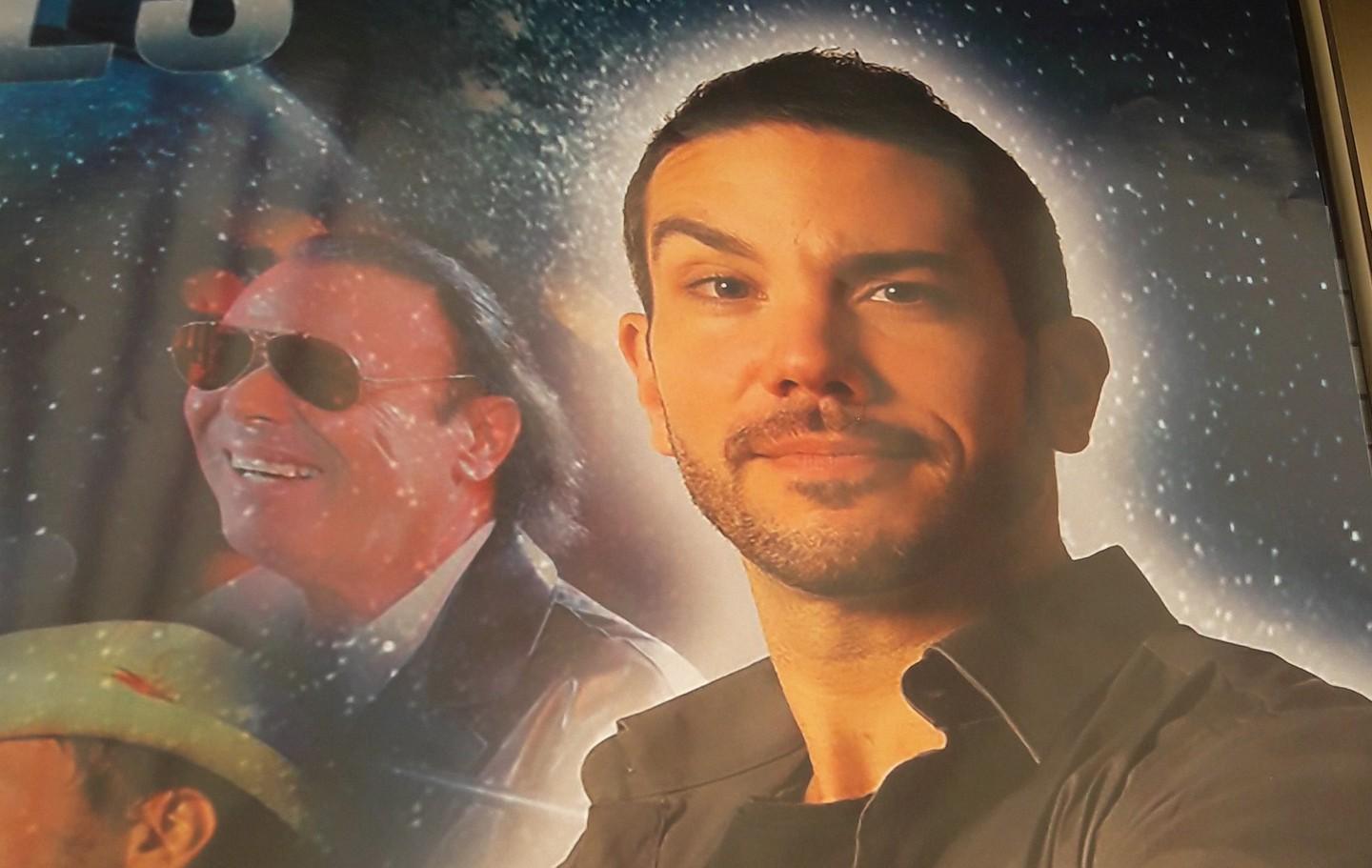 A Chiaramonti si ride con l’imitatore Mezzancella 
