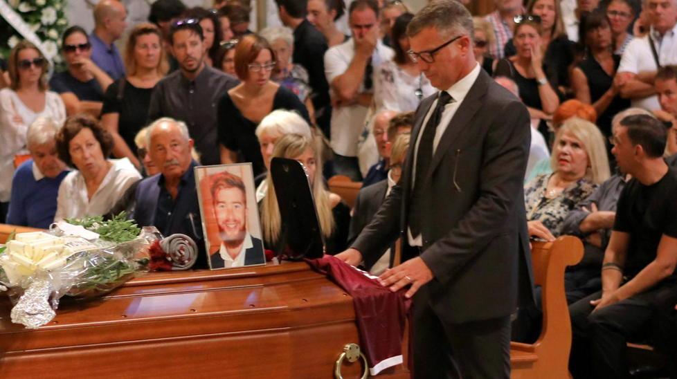 La famiglia di Filippo «Noi straziati dal dolore non ci avete lasciati soli» 