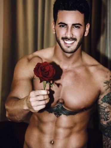 Temptation Island Vip Valeria Marini si lascia sedurre da Ivan 