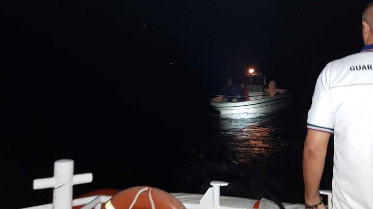 Porto Torres, operazione nella notte: salvati sei diportisti 