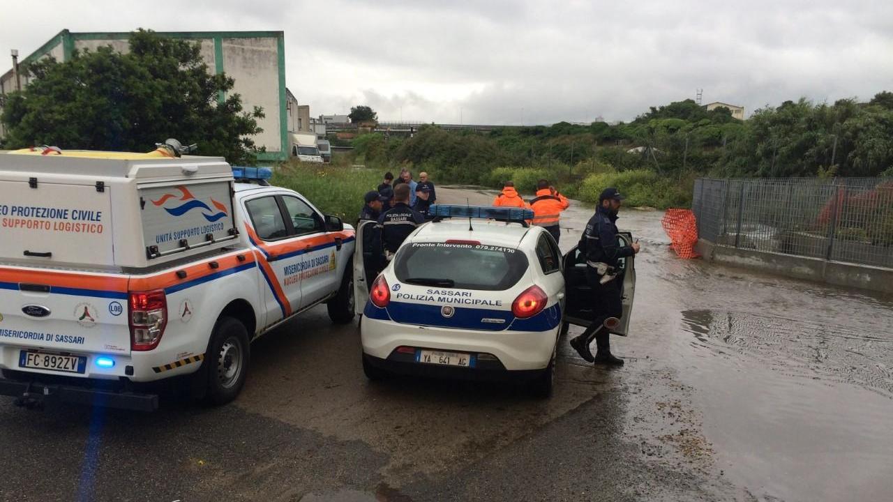 Pioggia a Sassari: pedone investito e sette incidenti in due ore 