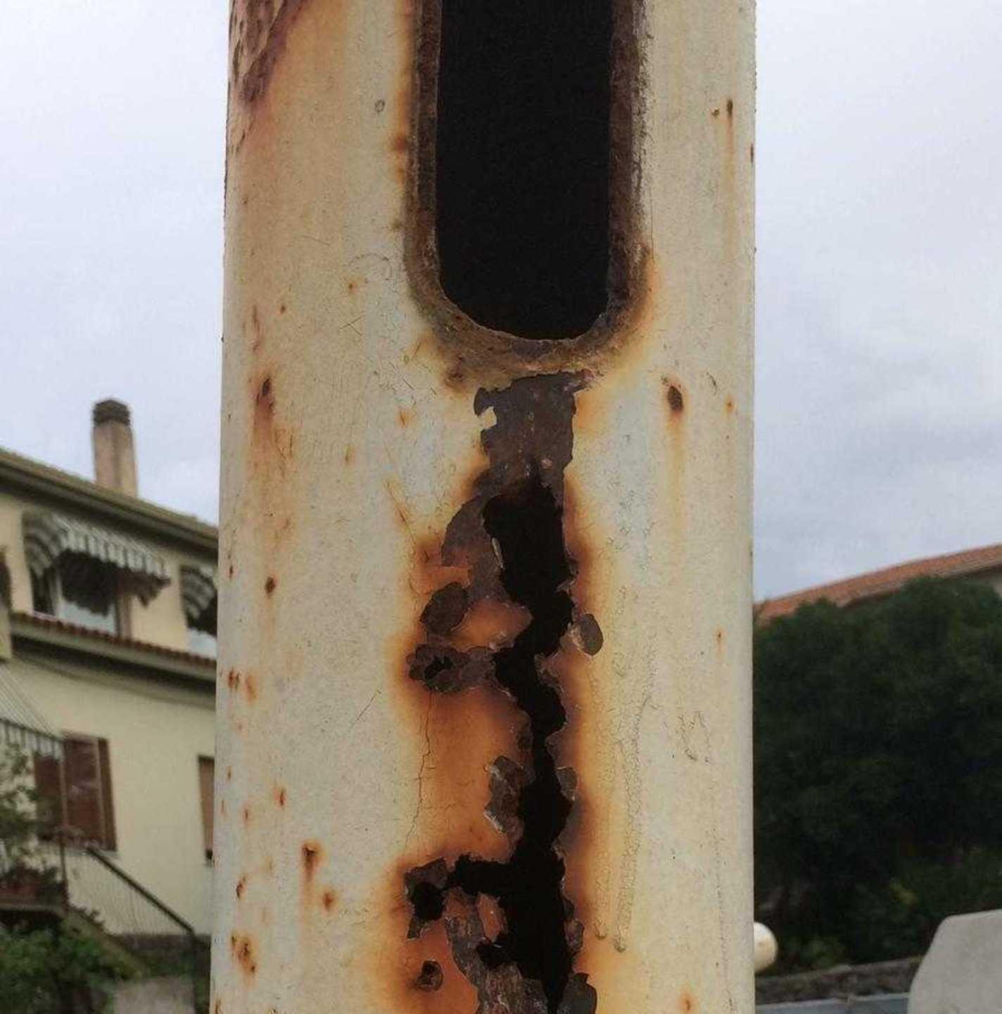 Illuminazione, il Comune elimina 70 pali pericolosi 