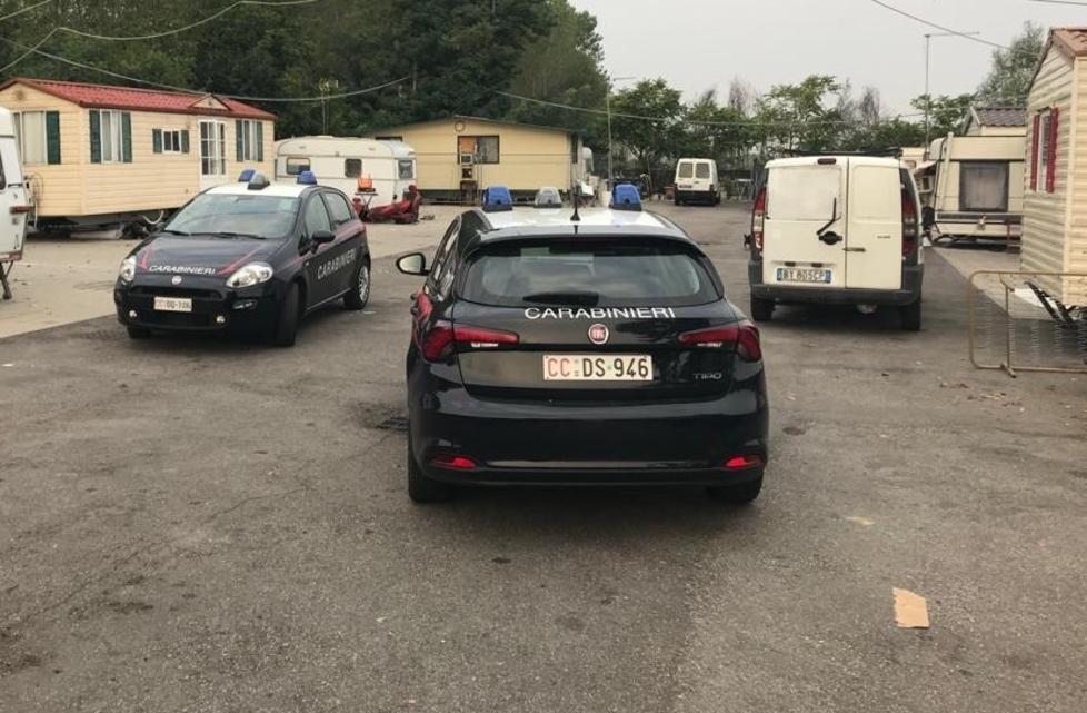 Blitz al campo nomadi