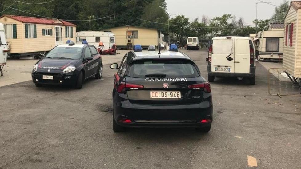Blitz al campo nomadi