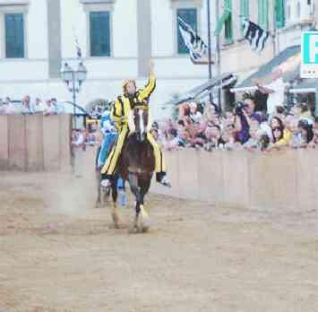 Il cavallo di Viarella compie gli ultimi metri prima dell’arrivo