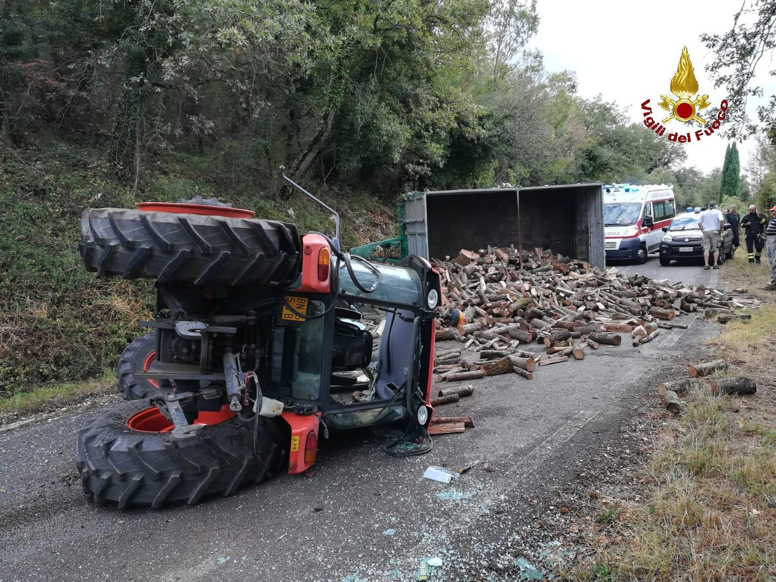 Si ribalta con il trattore e muore - Il Tirreno