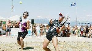 <strong>SOTTO LA RETE.</strong> Tazzari e Calbucci hanno trionfato nella finale del Btm Tour
