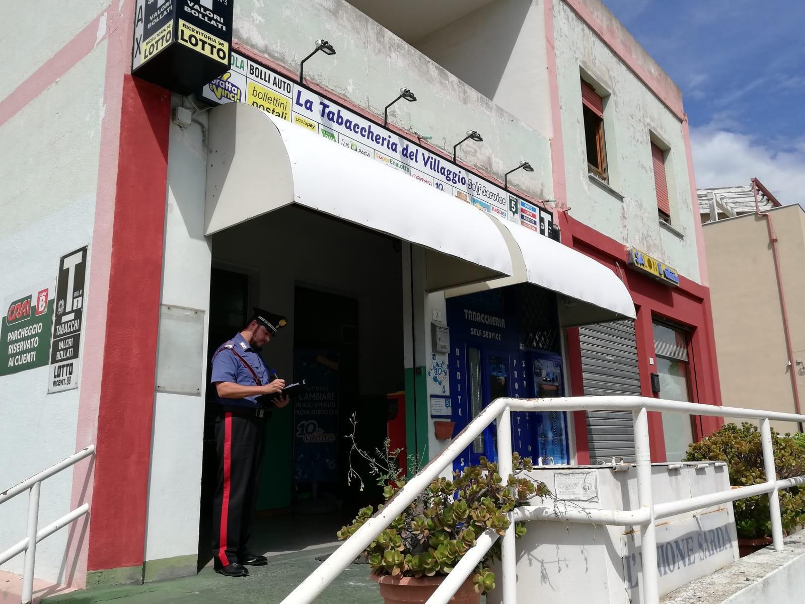 Fallisce la rapina in tabaccheria: il titolare prende a colpi di mazza il malvivente