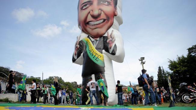 Brasile: Bolsonaro ancora in testa