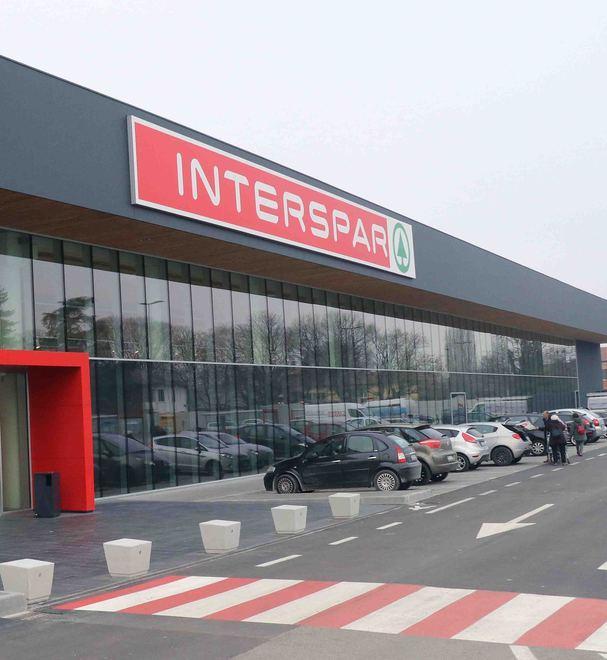 Via libera del Comune a market più grandi. No dei commercianti 