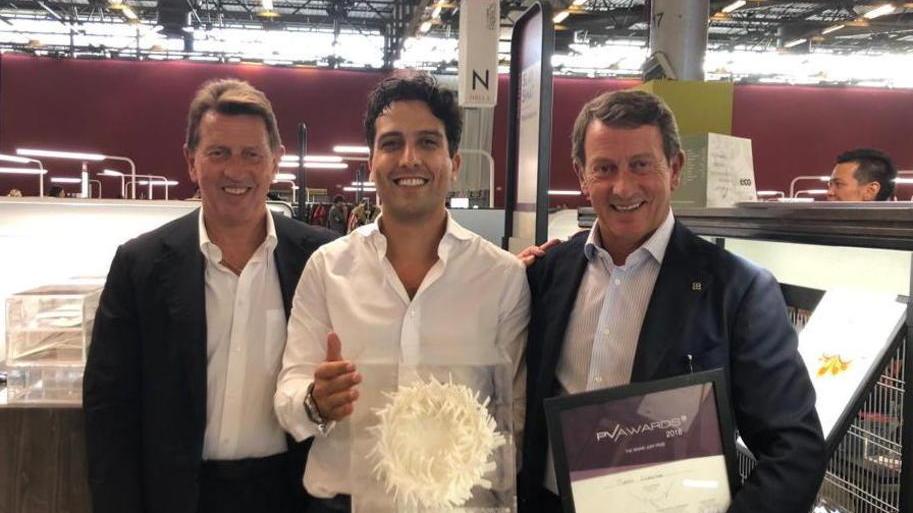 Da sinistra, Riccardo, Francesco e Roberto Marini dopo aver ritirato il Gran Premio