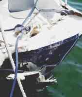 La vittima Alessandro Spadaccini e la sua barca danneggiata dallo scontro con lo yacht