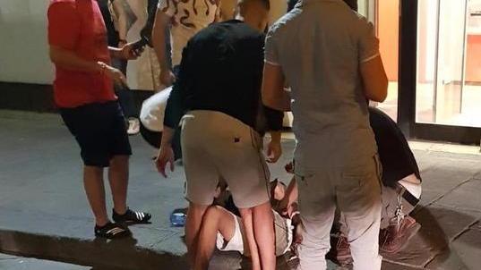 Nuova rissa tra spacciatori in area movida: un accoltellato