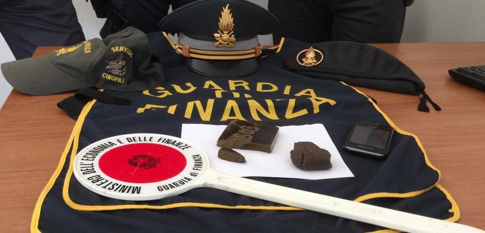 Fermato in stazione con 100 grammi di hashish 