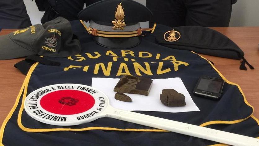 Fermato in stazione con 100 grammi di hashish