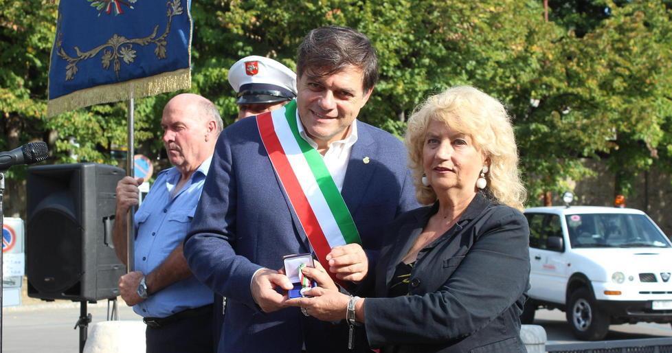 Medaglia appesa al gonfalone