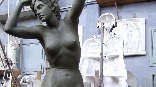 Le sirene di Starbucks firmate da tre artisti versiliesi