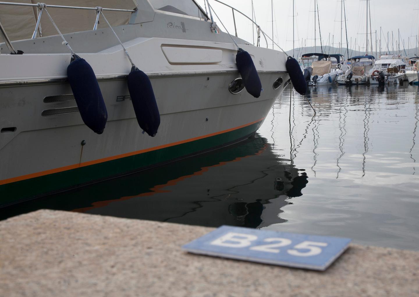 Barca rubata, il ladro rintracciato al telefono dai carabinieri