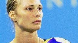 <strong>SPLENDIDA TESTIMONIAL.</strong> Maurizia Cacciatori, ospite oggi al beach stadium in Darsena