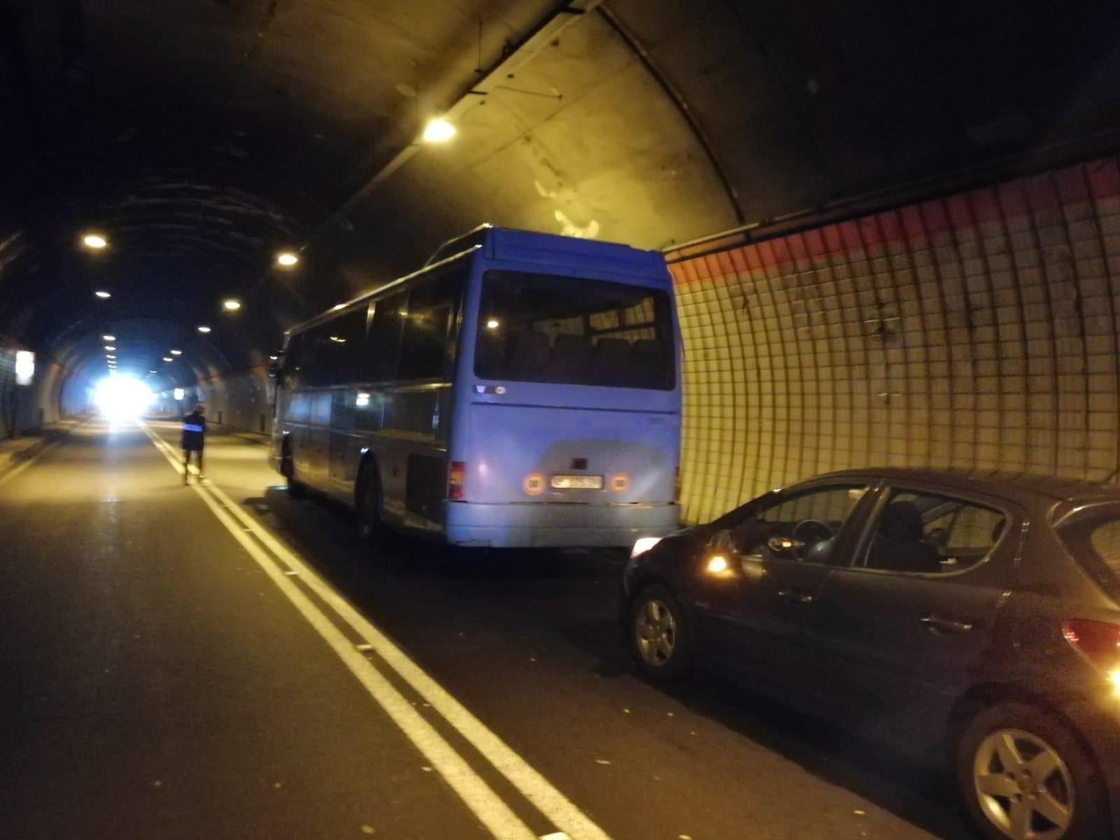 Nuoro, incidente a catena a Pratosardo: chiusa la galleria