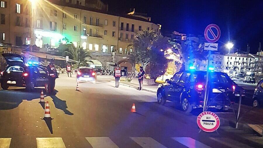 Un posto di blocco dei carabinieri della compagnia di Orbetello