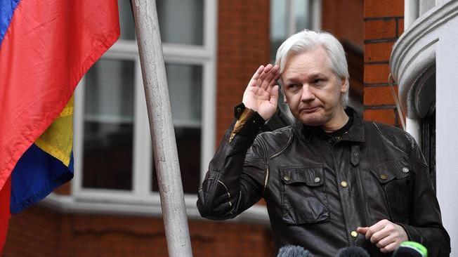 Assange: Guardian, Russia voleva fuga