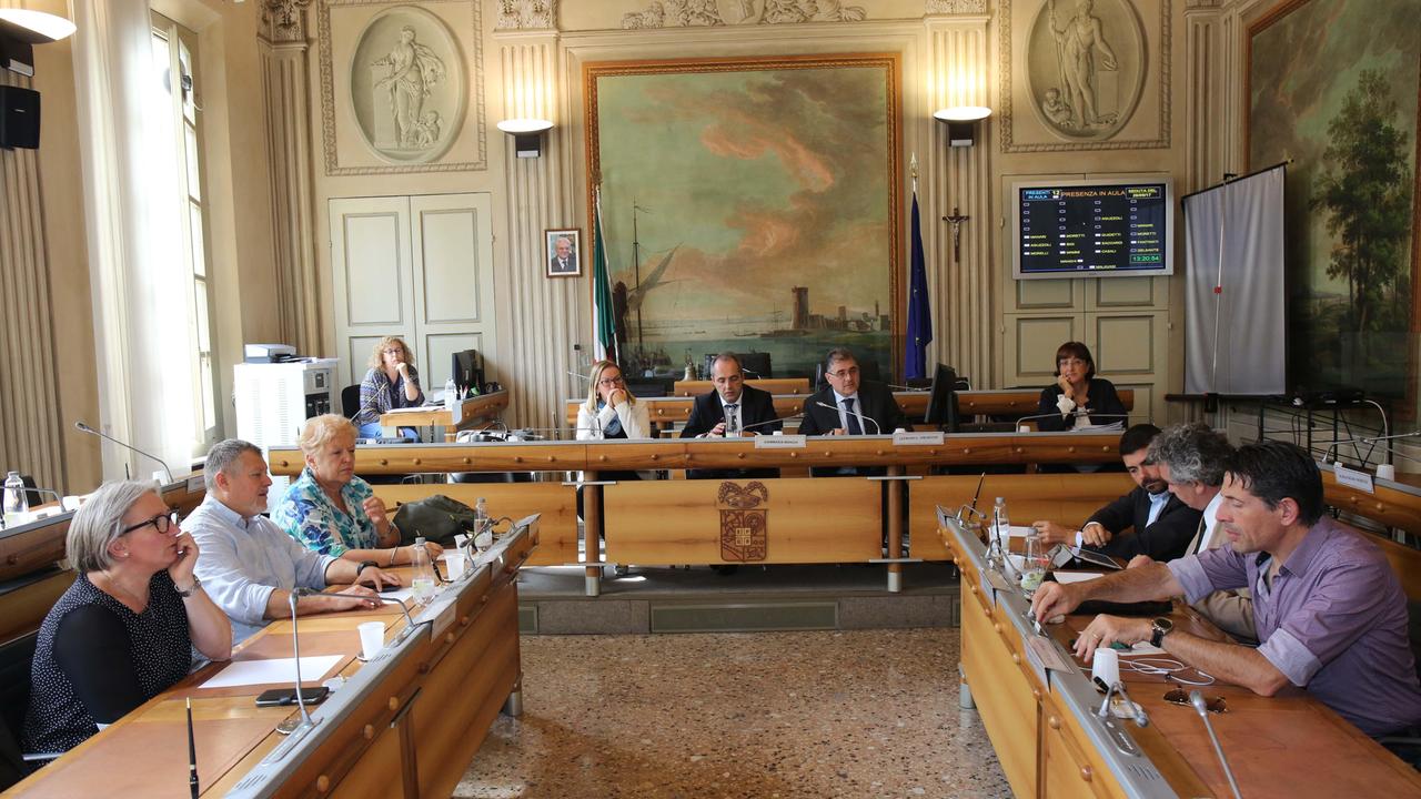 Pasticcio Provincia, sono candidabili solo 10 sindaci su quarantadue