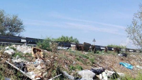 Scoperta una discarica abusiva lungo la variante del Fossetto