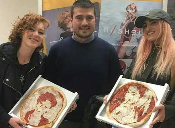 Pizze con il volto dei vip Le telecamere arrivano da Bruno Criseo