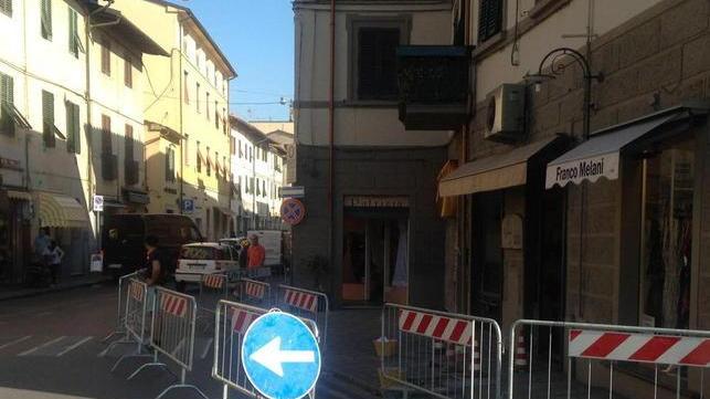 Al via i lavori per sistemare il marciapiede di via Carratica