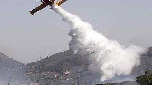 Incendi, torna l'incubo fuoco Tre roghi minacciano i boschi