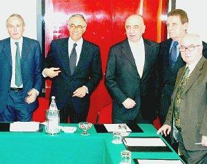 Lo stato maggiore del calcio italiano: ai due lati Abete e Tavecchio