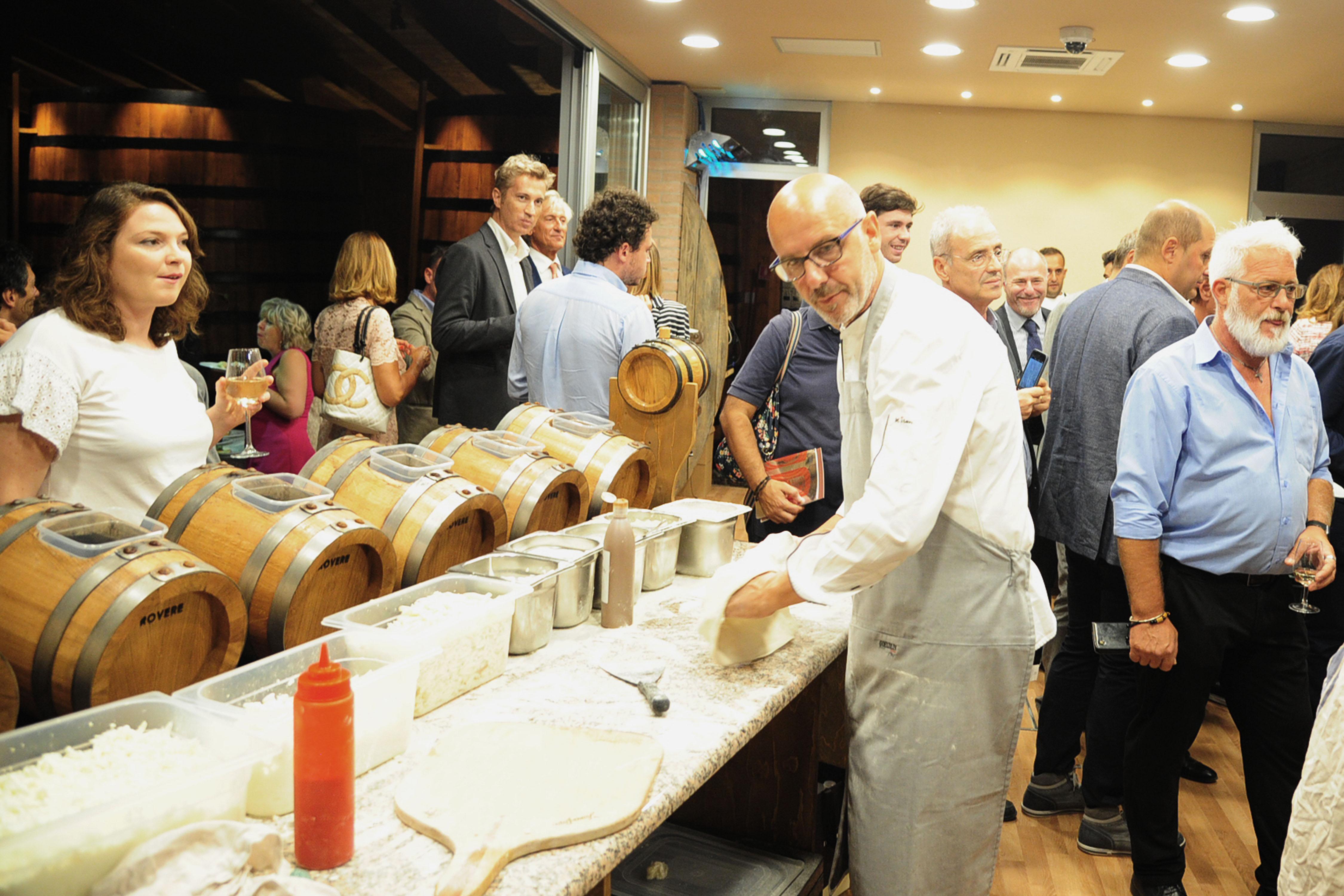 Carpi. Franco Pepe celebra le nozze tra la pizza e l’aceto balsamico 