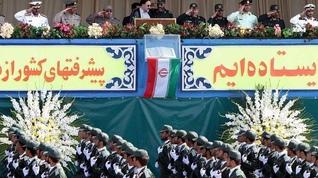 Iran, attacco duranta una parata: 24 morti 