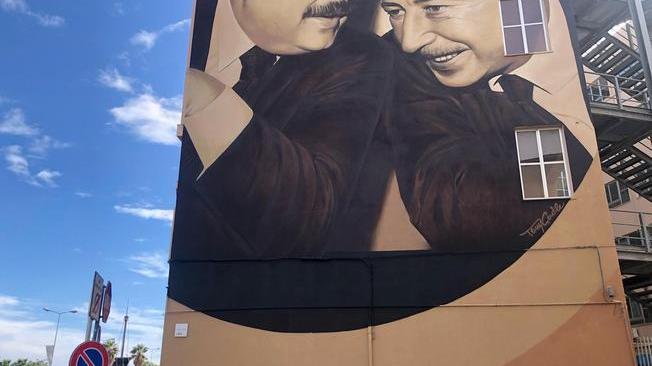 Murale Falcone e Borsellino,scritta'gay'