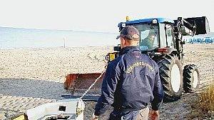 La rimozione dei relitti dele barche a Pietrabianca