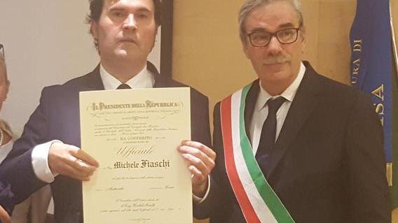 Onorificenza di ufficiale al consigliere Fiaschi