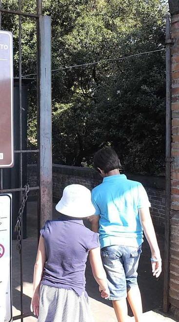 A tredici anni minacciato con un coltello 