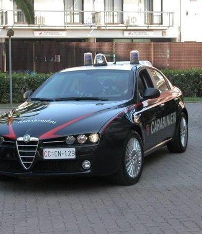 Ubriaco e in contromano aggredisce i carabinieri: arrestato giovane operaio 